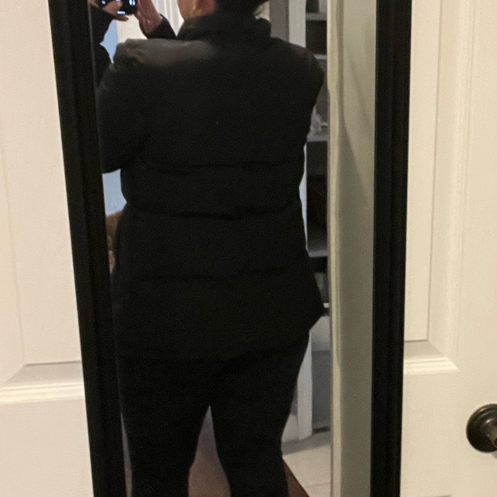 Canada Goose Women’s Black Puffer Jacket - Picture 3 of 10